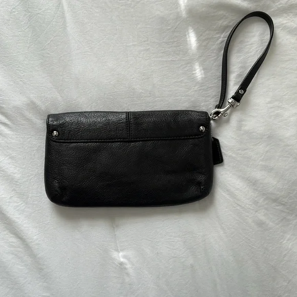 Vintage Coach Pleated Leather Wristlet - Picture 6 of 8